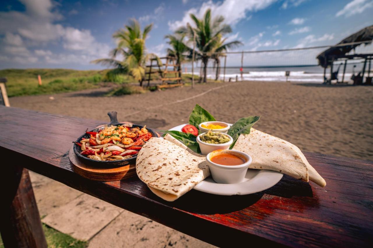 The Driftwood Surfer Beachfront Hostel / Restaurant / Bar, El Paredon El Paredón Buena Vista Exterior foto