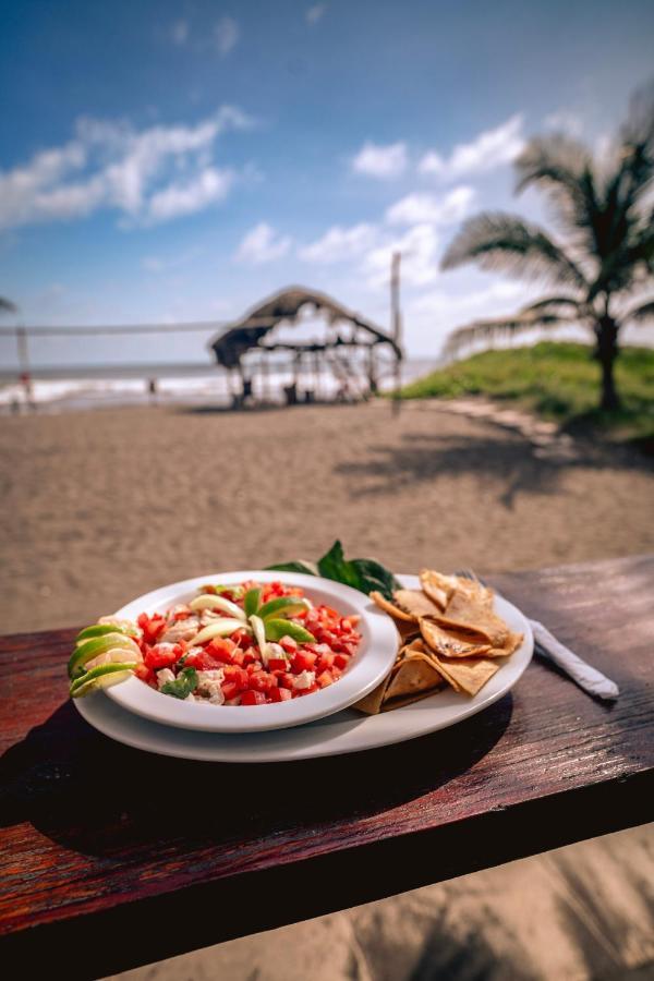 The Driftwood Surfer Beachfront Hostel / Restaurant / Bar, El Paredon El Paredón Buena Vista Exterior foto